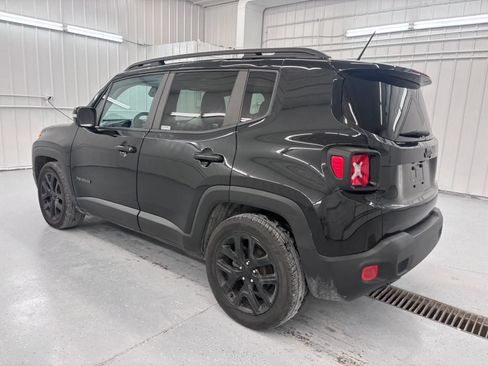 Used 2017 Jeep Renegade Altitude FWD image 6