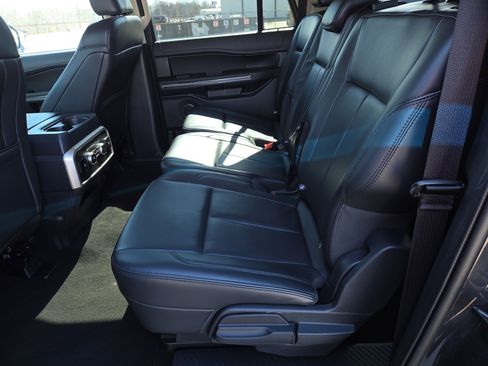 Used 2024 Ford Expedition Max XLT image 7