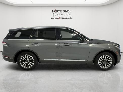 Used 2024 Lincoln Aviator Reserve w/ Elements Package Plus RWD image 6
