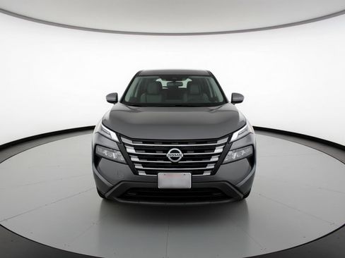 Used 2025 Nissan Rogue SV image 2