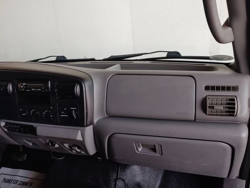 Used 2006 Ford F250 2WD Regular Cab Super Duty image 23