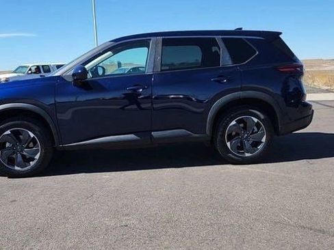 Used 2025 Nissan Rogue SV AWD/4WD image 2