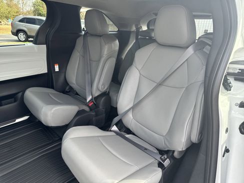 New 2025 Toyota Sienna XLE image 25