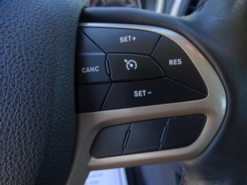 Used 2017 Jeep Cherokee Sport w/ Cold Weather Group AWD/4WD image 16