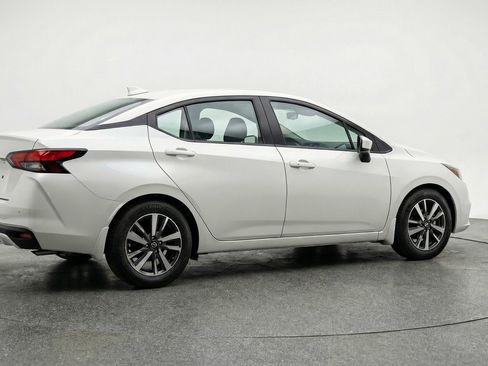 Used 2025 Nissan Versa SV image 9