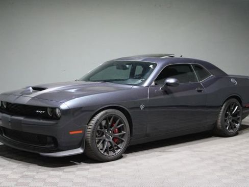 Used 2016 Dodge Challenger SRT Hellcat image 1