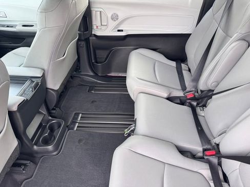 New 2026 Toyota Sienna XLE FWD image 21