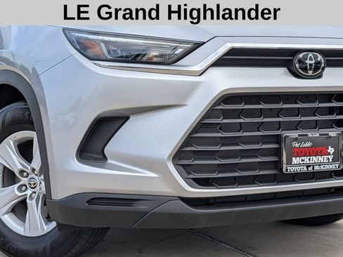 Used 2025 Toyota Grand Highlander FWD image 3