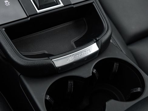 Certified 2023 Porsche Macan S AWD/4WD image 27