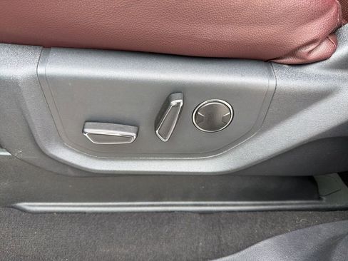 Used 2024 Ford Expedition Limited image 10