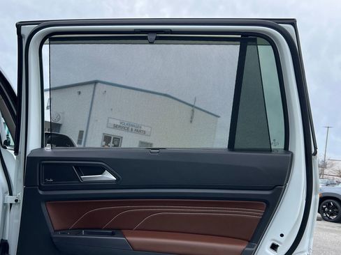 Used 2021 Volkswagen Atlas SEL Premium image 16