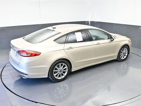Used 2017 Ford Fusion SE w/ Fusion SE Technology Package FWD image 25