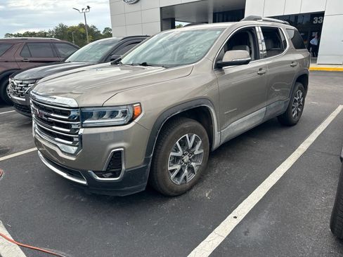 Used 2022 GMC Acadia SLT FWD image 2