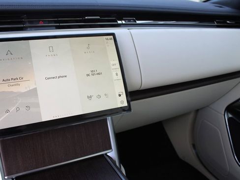 New 2025 Land Rover Range Rover SE AWD/4WD image 28