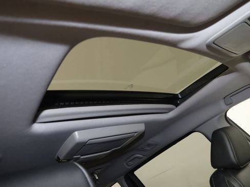 Used 2024 Honda Odyssey Touring image 11