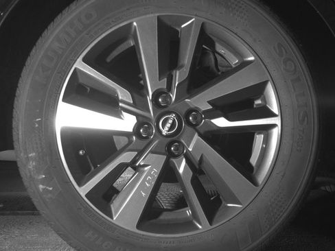 Used 2025 Nissan Versa SV FWD image 15