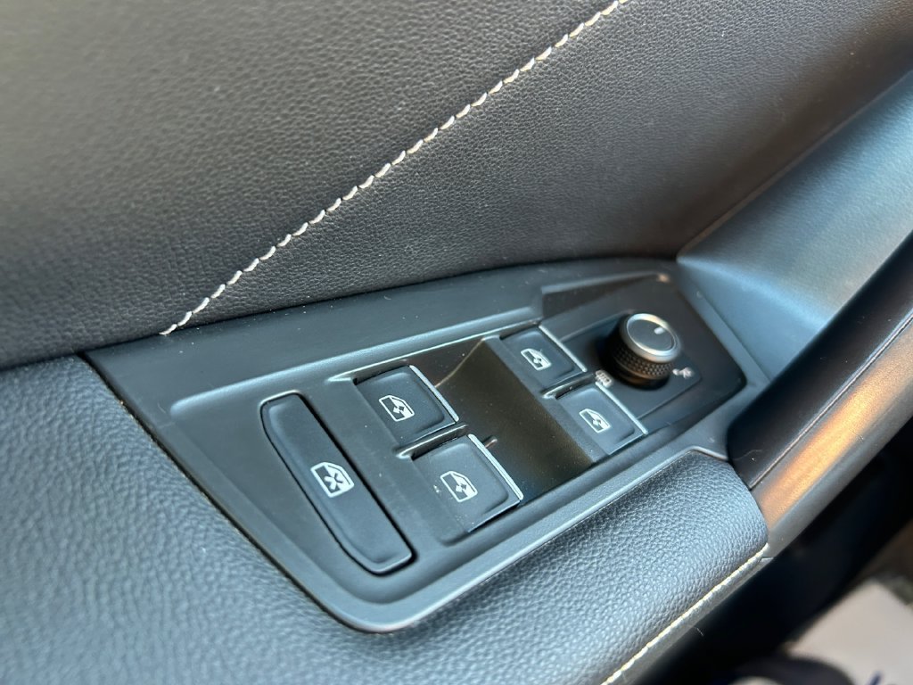 Used 2022 Volkswagen Tiguan SE AWD/4WD image 30