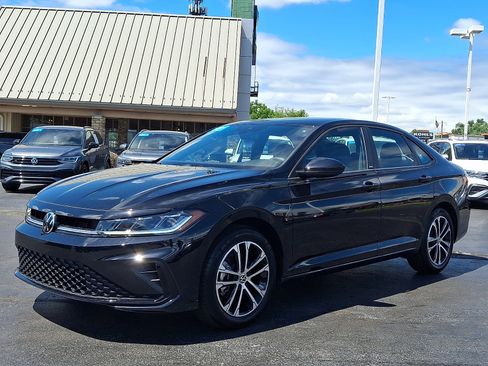 Certified 2025 Volkswagen Jetta Sport FWD image 3