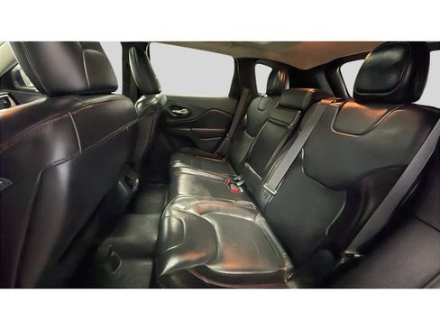 Used 2016 Jeep Cherokee Trailhawk w/ Comfort/Convenience Group AWD/4WD image 16