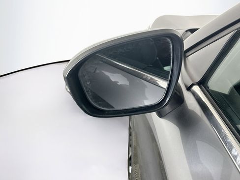 Used 2024 Mitsubishi Outlander SE image 16