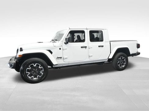 Used 2024 Jeep Gladiator Sport w/ Premium Package image 2