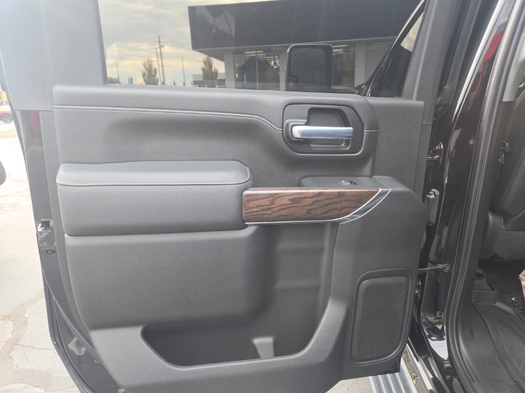 Used 2021 GMC Sierra 2500 Denali w/ Denali Black Diamond Edition AWD/4WD image 14
