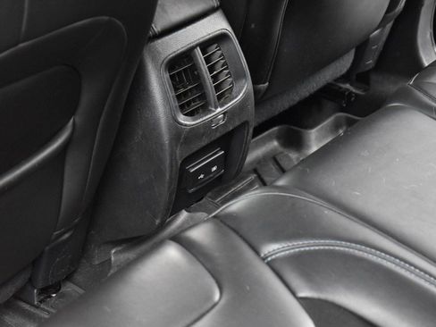 Used 2019 Jeep Cherokee Latitude Plus image 26