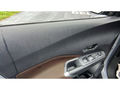 Used 2023 Nissan Kicks SR image 7