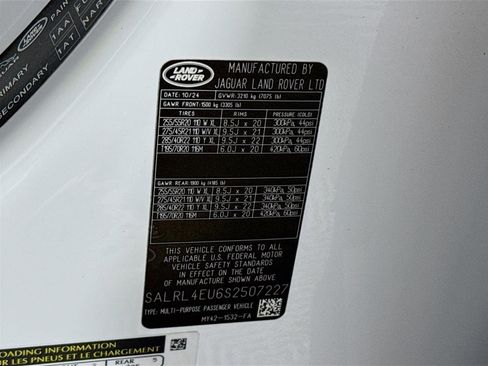 Used 2025 Land Rover Discovery Dynamic SE AWD/4WD image 34