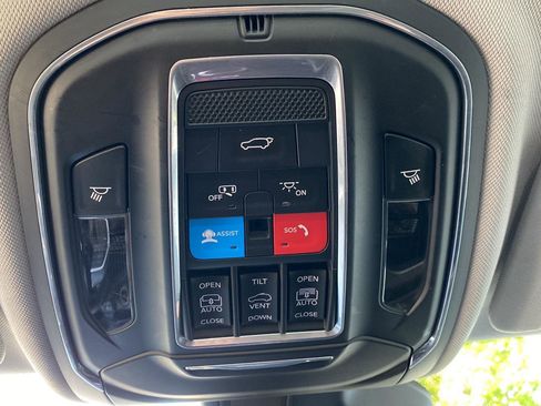 Used 2022 Jeep Grand Cherokee L Limited AWD/4WD image 40