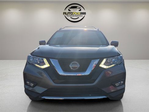 Used 2019 Nissan Rogue SV w/ Premium Package image 2