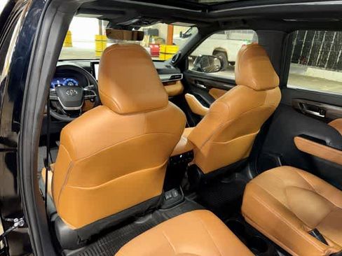 Used 2023 Toyota Highlander Platinum AWD/4WD image 30