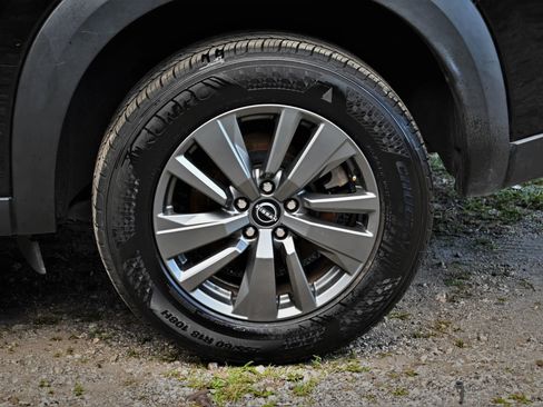 Used 2022 Nissan Pathfinder SV w/ SV Premium Package FWD image 8