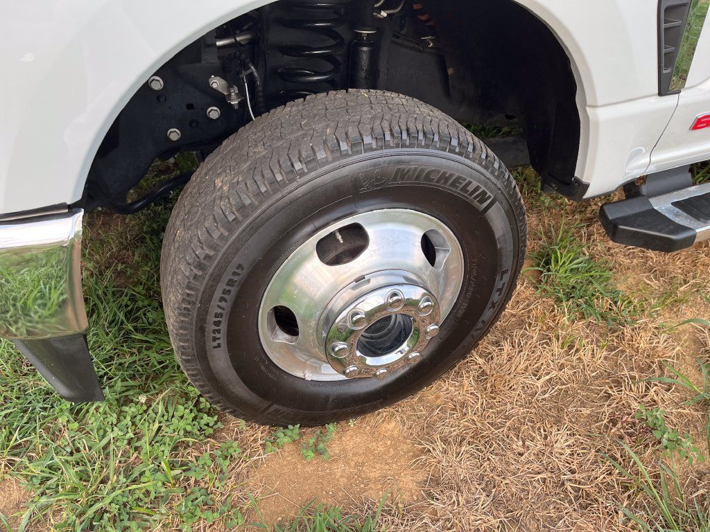 Used 2025 Ford F350 XLT AWD/4WD image 9