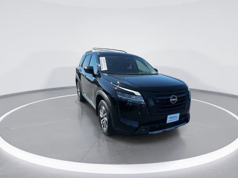 Used 2023 Nissan Pathfinder SL w/ Lighting Package (N92) image 3