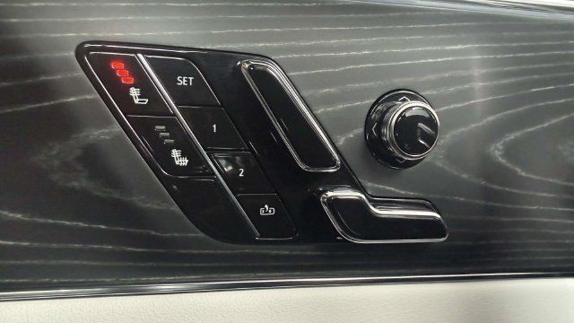 Used 2024 Cadillac Lyriq Luxury w/ LPO, Floor Liner Package AWD/4WD image 44