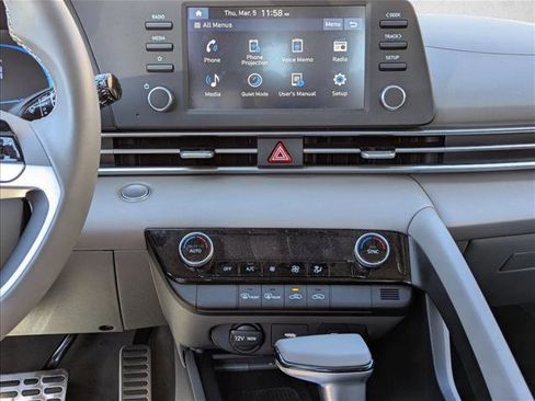 Used 2025 Hyundai Elantra Sport image 13