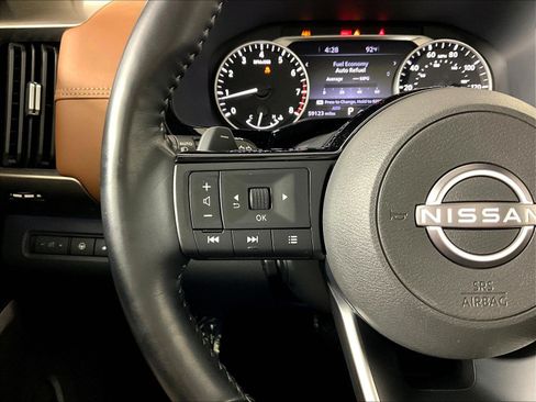 Certified 2022 Nissan Pathfinder Platinum AWD/4WD image 11