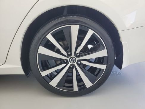 Used 2021 Nissan Altima 2.5 SR FWD image 11