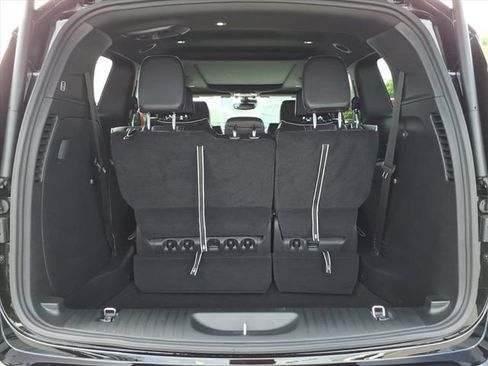 New 2027 Chrysler Pacifica Limited FWD image 7