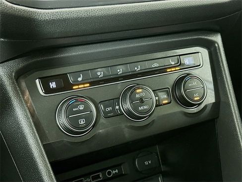 Used 2020 Volkswagen Tiguan SE w/ Panoramic Sunroof Package image 24