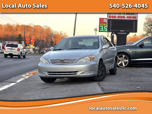 Used 2004 Toyota Camry XLE image 1