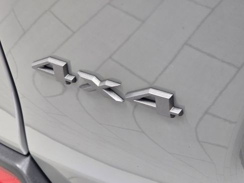 Used 2019 Jeep Cherokee Trailhawk w/ Cold Weather Group image 16