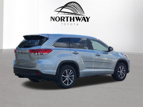Used 2018 Toyota Highlander XLE image 4