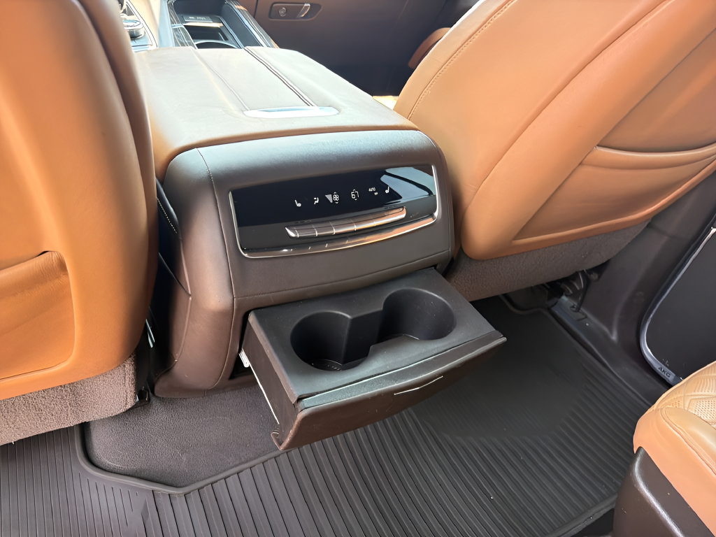 Used 2021 Cadillac Escalade Premium Luxury AWD/4WD image 33