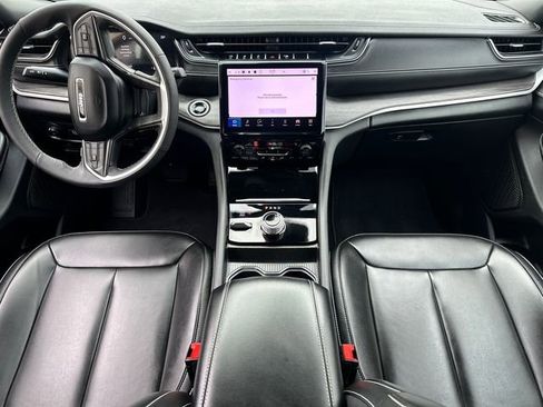 Used 2025 Jeep Grand Cherokee Limited image 19