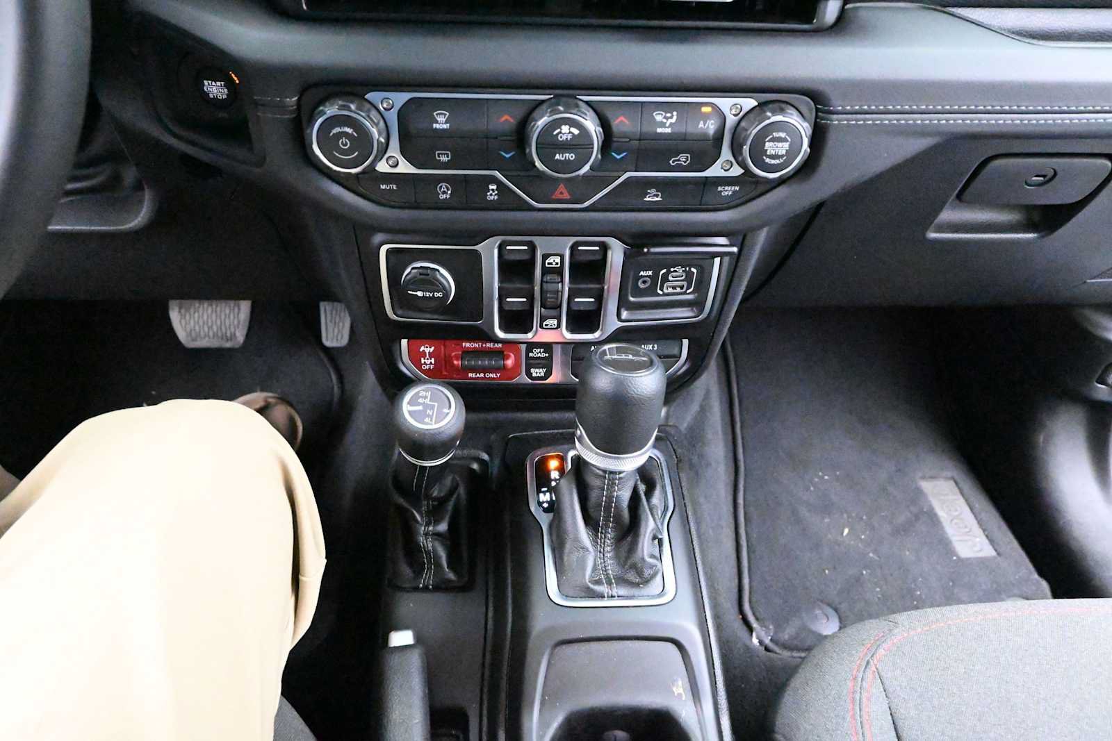 Used 2026 Jeep Gladiator Rubicon AWD/4WD image 28