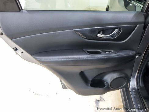 Used 2020 Nissan Rogue SV AWD/4WD image 25