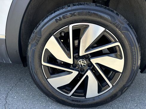 Used 2024 Volkswagen Atlas SEL AWD/4WD image 26