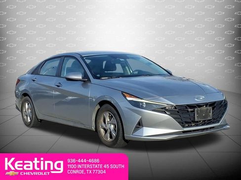 Used 2021 Hyundai Elantra SE image 3